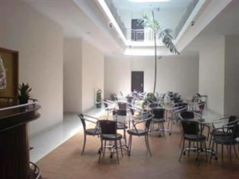 Hotel Lucky Inn Manado Exterior photo